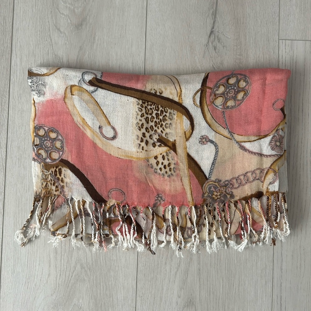 Cache print scarf